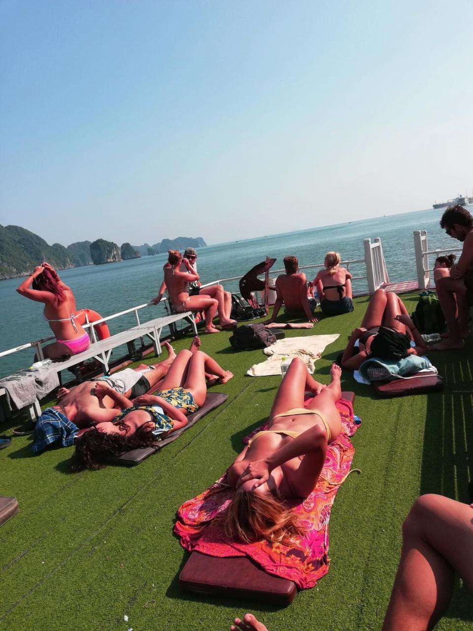 Full Moon Party Hotel Hajfong Zewnętrze zdjęcie